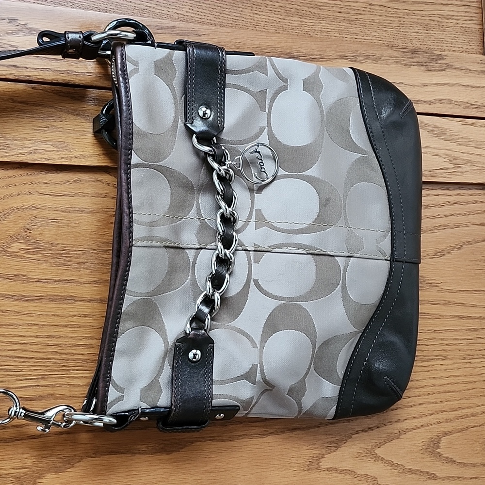 Classic Coach Cross Body Bag - Picture 2 of 7